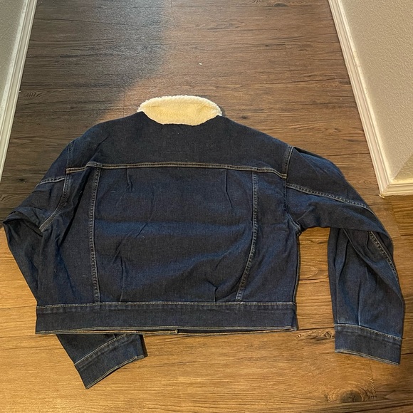 Levi’s | Warm Pleat Sleeve Sherpa Jacket - Warm Feeling - Picture 4 of 9